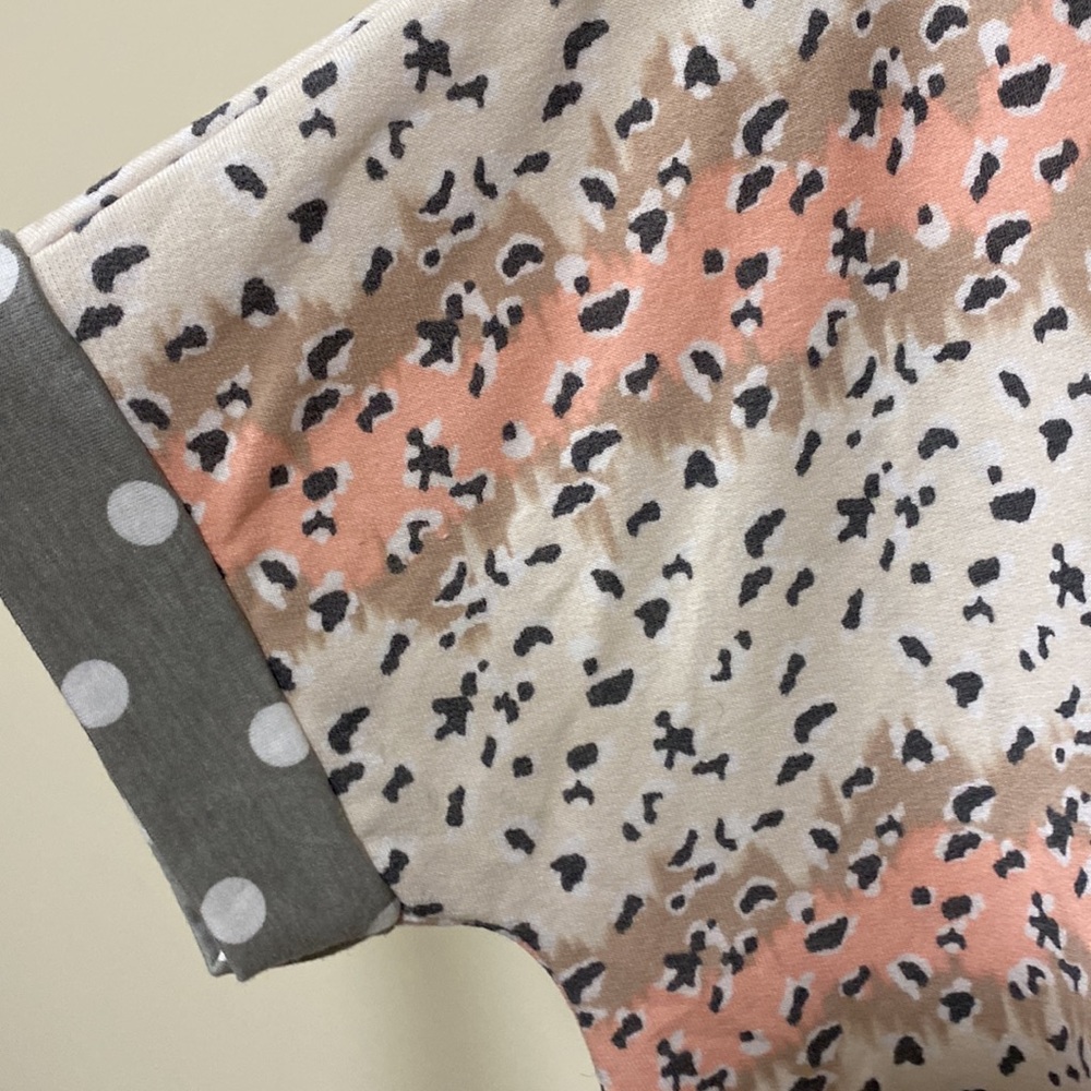 Short sleeve vneck top small - Picture 3 of 5